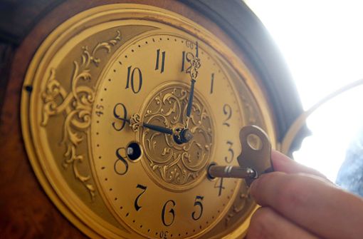 Wer hat an der Uhr gedreht? Gut möglich, dass es künftig nicht mehr nötig ist, die Uhren zwei Mal im Jahr umzustellen. Foto: dpa