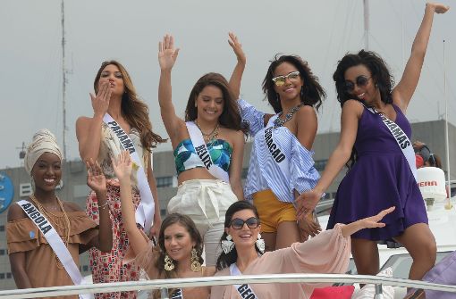 Haben sichtlich Spaß auf der Luxus-Jacht: die Teilnehmerinnen zur Miss Universe Wahl in Manila. Foto: AFP