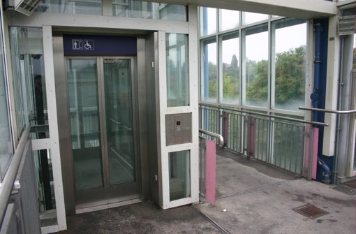 Beide Aufzüge der S-Bahn-Haltestelle Österfeld hatten den Dienst quittiert und standen still. Foto: Kai Müller