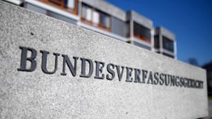 51 Verfassungsbeschwerden sind in Karlsruhe abgewiesen worden (Symbolfoto). Foto: dpa/Uli Deck