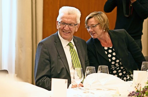 Vertraute Parteifreunde, Ministerpräsident Kretschmann und die neue Finanzministerin Edith Sitzmann. Foto: dpa