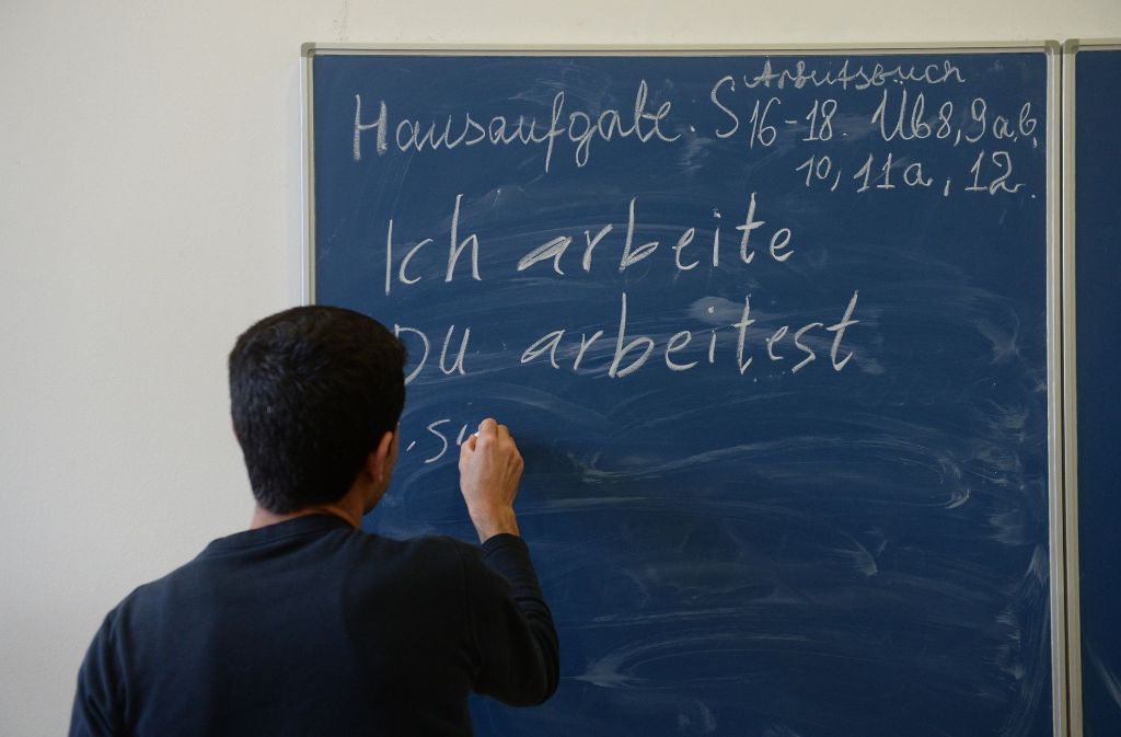 Bis das Deutsch so gut ist, dass Flüchtlinge Arbeit finden, dauert es meist. Foto: dpa