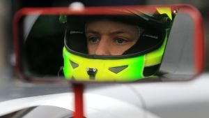 Mick Schumacher fährt gegen Rosberg