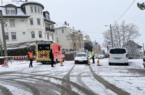Auf schneeglatten Straßen sind am Montag etliche Unfälle passiert, wie hier in der Straße Alte Weinsteige. Foto: 7aktuell.de/Florian Gerlach