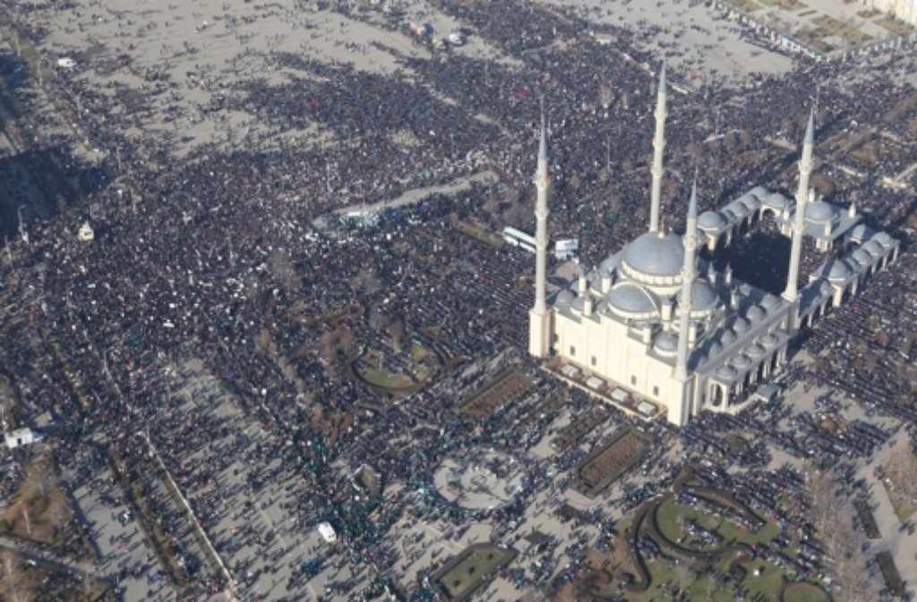 Gewaltiger Protest gegen Charlie Hebdo: Zigtausende Demonstranten zogen zur Großen Moschee im Zentrum von Grosny.