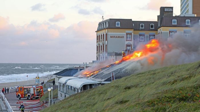 Strandrestaurant brennt vollständig nieder