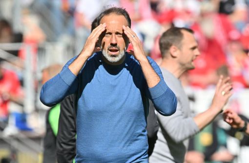Der VfB-Trainer Pellegrino Matarazzo kann es kaum fassen. Seine Mannschaft hat in Mainz schon wieder eine Chance verpasst. Foto: dpa/Torsten Silz