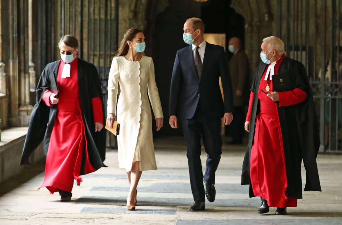 Herzogin Kate und Prinz William kamen für die Gedenkminute in die Westminster Abbey. Foto: dpa/Aaron Chown