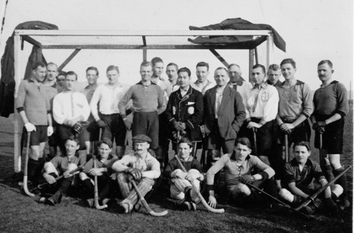 Wir haben beim HTC Stuttgarter Kickers im Fotoalbum geblättert. Klicken Sie sich durch.1913Am 6. August 1913 wird die Kickers-Hockeyabteilung gegründet. Am 13. August spielt das Team erstmals – gegen den Kraftsportverein Stuttgart. Foto: HTC