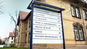 Aus dem Klinikum Weissenhof in Weinsberg ist am Donnerstag ein 52-jähriger Gewalttäter entkommen und  noch auf der Flucht. Foto: dpa