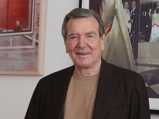 Altkanzler Gerhard Schröder Anfang des Jahres in seiner Kanzlei - seine Frau hat ihm gesundes Essen verordnet. Foto: imago/localpic
