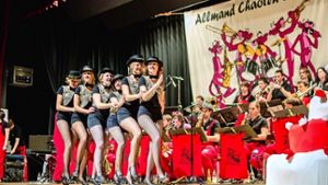 Voller Einsatz: Tänzerinnen und Musiker des Allmand Chaoten Orchesters Foto: ACO