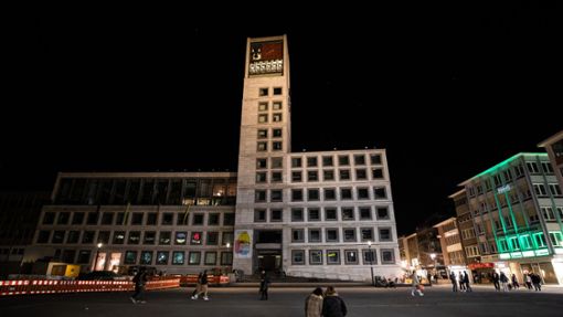 Während der Earth Hour gehen am Rathaus die Lichter aus. Foto: Lichtgut/Christoph Schmidt