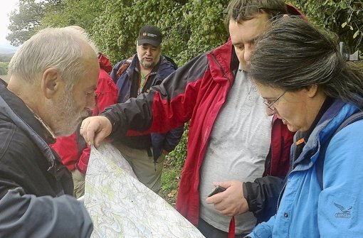 Wanderführer lernen auch, mit Karten richtig umzugehen. Foto: Schwäbischer Albverein