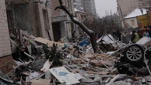 Unter Beschuss: die Reste eines Wohnhauses im ukrainischen Kiew nach einem russischen Luftangriff Foto: IMAGO/ZUMA Wire//Svet Jacqueline