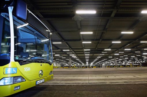 Busse im Depot: Hier haben die Fahrzeuge Platz. Wenn sie im Stadtgebiet unterwegs sind, ist das nicht immer so. Foto: Archiv Lg/Achim Zweygarth/h