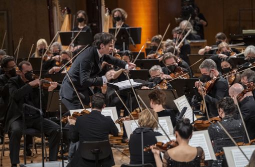 Teodor Currentzis und das SWR-Symphonieorchester bei ihrem letzten Konzert in Stuttgart Foto: SWR//Patricia Neligan
