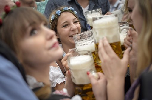 So viel Schaum, was soll’s, zum Trinken sind wir da – mehr Eindrücke zum Start des Münchner Oktoberfests in unserer Bildergalerie! Foto: Getty Images Europe