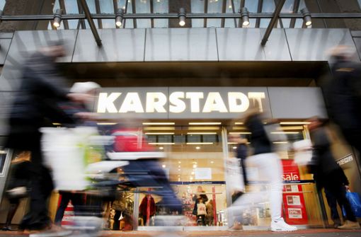 Der Warenhauskonzern Karstadt arbeitet sich langsam aus der Krise. Foto: dpa