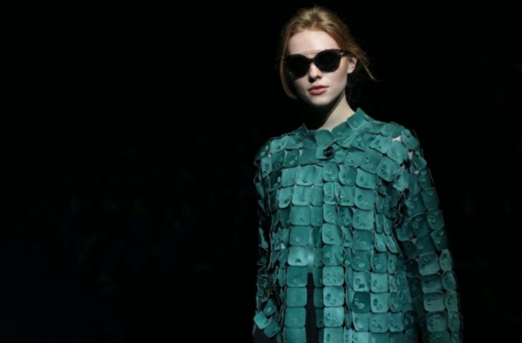 Petrol und alle Abstufungen von Blau setzte Giorgio Armani bei seiner Schau auf der Mailänder Fashion Week ein.