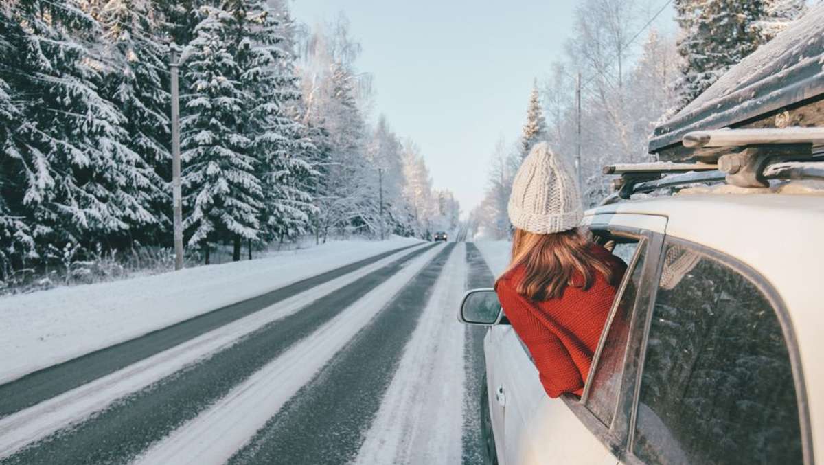Schnee, Glätte, Kälte und viel Gepäck - man sollte nicht unvorbereitet mit dem Auto im Winter verreisen.