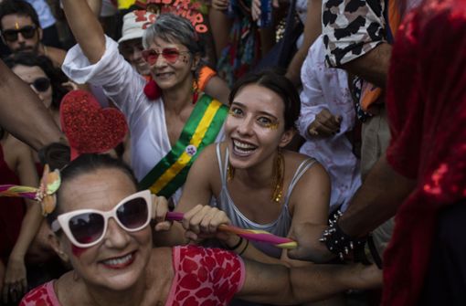 Endlich wieder Freude ohne Politik und Masken: Die Menschen in Brasilien hoffen auf die  heilende Kraft des Karnevals. Foto: dpa/Bruna Prado
