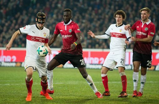 Der VfB Stuttgart hat sich in Hannover den ersten Auswärtspunkt erkämpft Foto: dpa