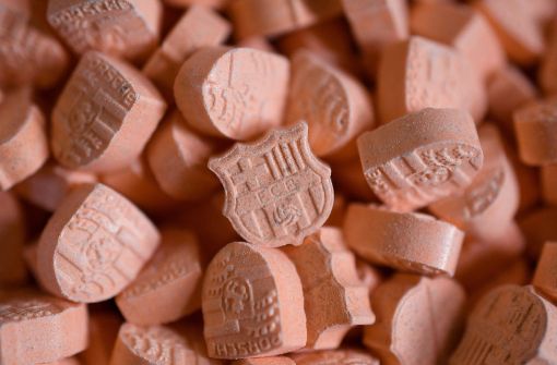 Partydrogen wie hier diese Ecstasy-Pillen sind beliebter als Opiate. Foto: dpa