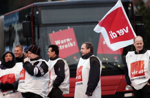 Mit Warnstreiks haben die Gewerkschaften ein gutes Ergebnis für den öffentlichen Dienst erzielt Foto: AP
