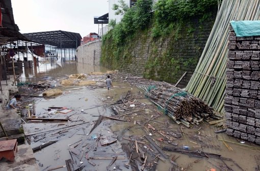 Bei Überschwemmungen und Erdrutschen in China sind mindestens 19 Menschen ums Leben gekommen.  Foto: dpa