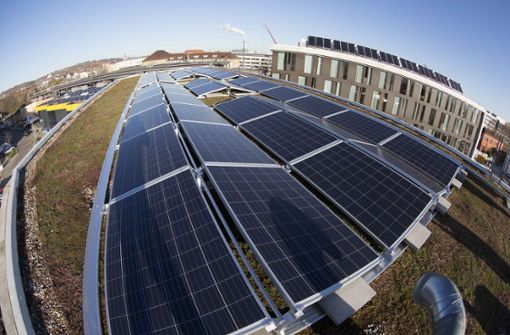 Auf Stuttgarter Dächer sollen mehr Fotovoltaikanlagen installiert werden. Foto: Lg/ Piechowski