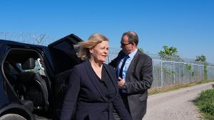 Bundesinnenministerin Nancy Faeser (SPD) besichtigt die Grüne Grenze zwischen der Türkei und Bulgarien. Foto: Soeren Stache/dpa