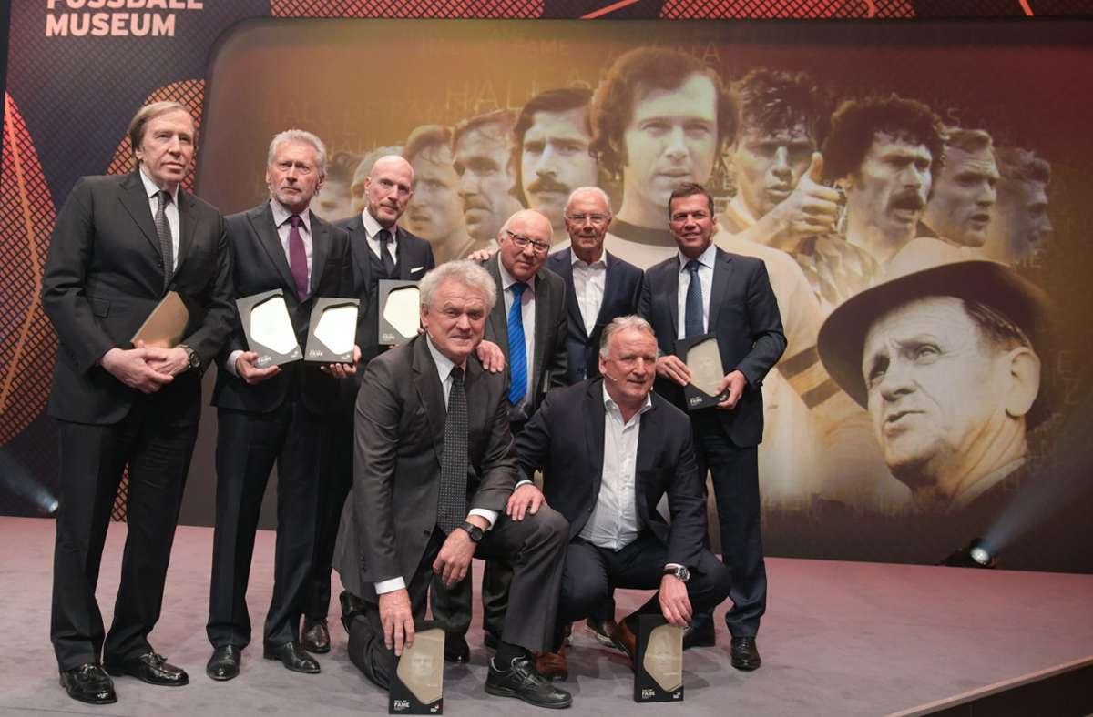 Acht Vertreter der Gründungself der Hall of Fame des deutschen Fußballs.