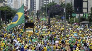 Tausende demonstrieren in Sao Paulo für die Ablösung Rousseffs Foto: dpa