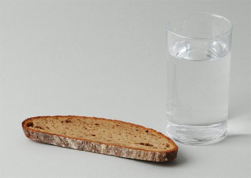 Es muss nicht immer nur Wasser und Brot in der Fastezeit sein. Viele Menschen nehmen sich den Verzicht auf eine bestimmte Sache vor. (Symbolfoto) Foto: dpa