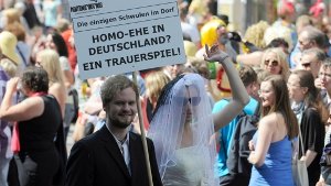 Gleichstellung der Homo-Ehe: Südwest-CDU untersützt Schröder
