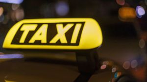 Taxifahrt nicht bezahlt und geflüchtet - Polizei sucht Zeugen