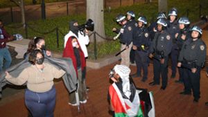 Demonstranten und Polizisten auf dem Gelände der Columbia University in New York Foto: AFP/JULIA WU