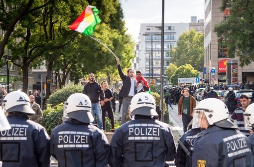 Beim türkisch-kurdischen Konflikt auf Stuttgarts Straßen wurde am Sonntag auch eine Unbeteiligte zum Opfer Foto: Lichtgut