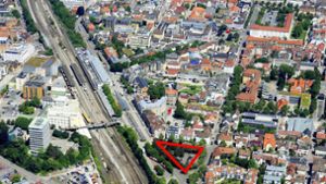 Direkt am Bahnhof und schön grün: das Kallenberg’sche Areal war einst ein Fabrikgelände und ist heute ein Parkplatz. Foto: DQuadrat