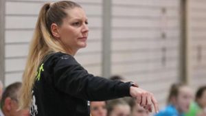 Engagiert und kritisch an der Seitenlinie: Mona Binder, Trainerin der Handballerinnen des SV Leonberg/Eltingen Foto: Andreas Gorr