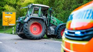 19-Jähriger stürzt Böschung mit Traktor hinab