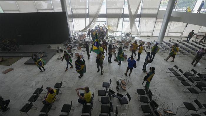 Bolsonaro-Anhänger dringen auch in Regierungssitz ein