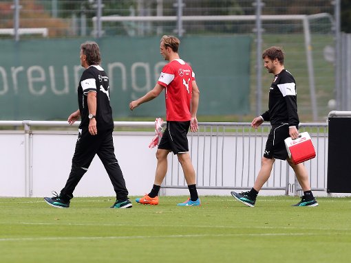 Georg Niedermeier musste das Training des VfB Stuttgart am Dienstag abbrechen. Wir haben die Bilder der gesamten Einheit. Foto: Pressefoto Baumann