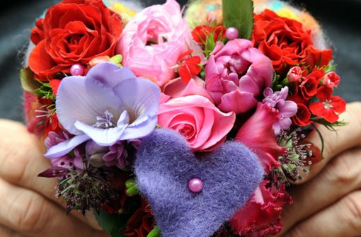 Individuell gestaltete Blumensträuße sind die Stärke der Fachgeschäfte im Gegensatz zu den Discountern, sagt der Präsident des Floristen Landesverbands Baden-Württemberg. Foto: dpa