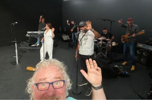 Selfie von Cherry Gehring (vorne) mit der Band MadChick of Soul beim Streaming-Konzert. Foto: Gehring