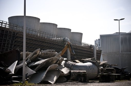 Der Abbau des Atomkraftwerks Neckarwestheim I hat bereits begonnen: Im Juni wurden die Kühltürme demontiert. In der Bildergalerie finden Sie die Fotos. Foto: Max Kovalenko/PPF