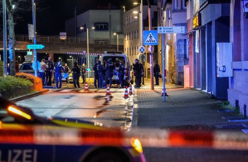 Tatort Plochingen, 2. April: Zwei Schützen haben auf ein Lokal nahe am Bahnhof gefeuert. Foto: SDMG/SDMG / Sven Kohls