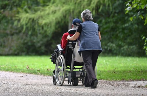 Arztpraxen sind für Rollstuhlfahrer oft nicht zugänglich, kritisiert der Bericht (Symbolbild). Foto: Imago/Sven Simon/FrankHoermann