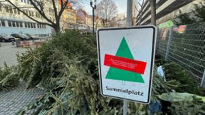 Noch liegen Weihnachtsbäume in den Stadtteilen rum